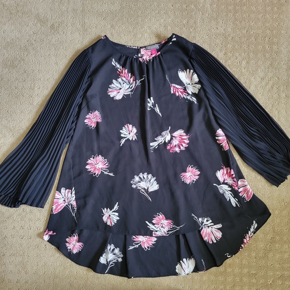 Vince Camuto Tops - Vince Camuto Sheer Floral Accordion Sleeve Tunic Blouse Black Pink Size Small